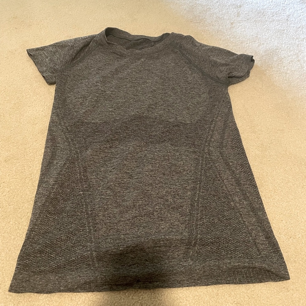 Athleta momentum tee